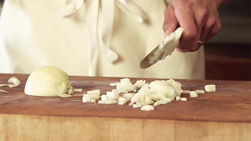How to chop an Onion